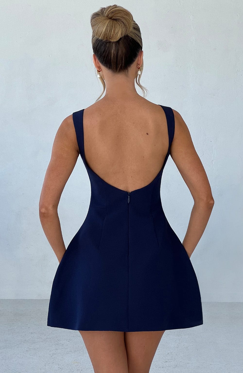 LILA | BACKLESS MINI DRESS