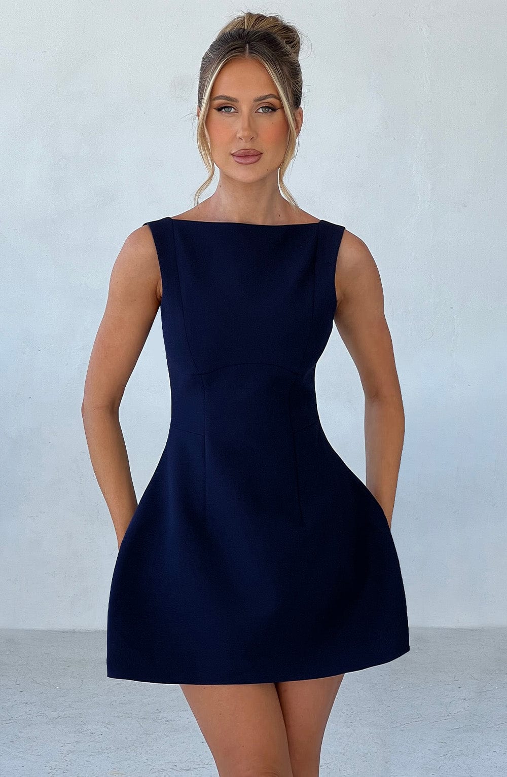 LILA | BACKLESS MINI DRESS